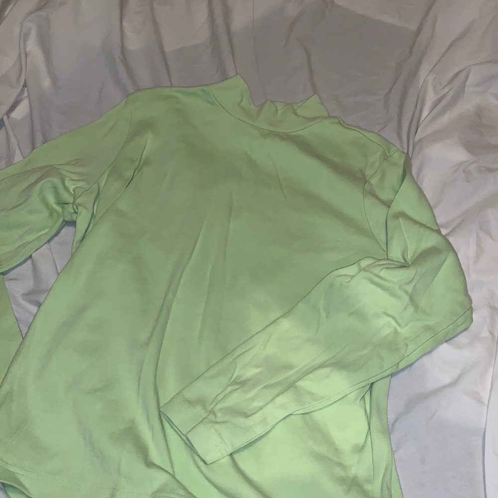 Green slight turtle neck
